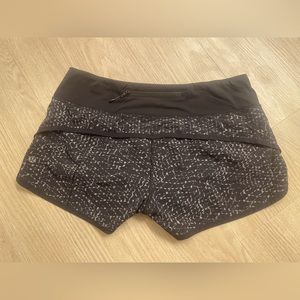 Lululemon speed short size 6 limited edition no longer available in this print!